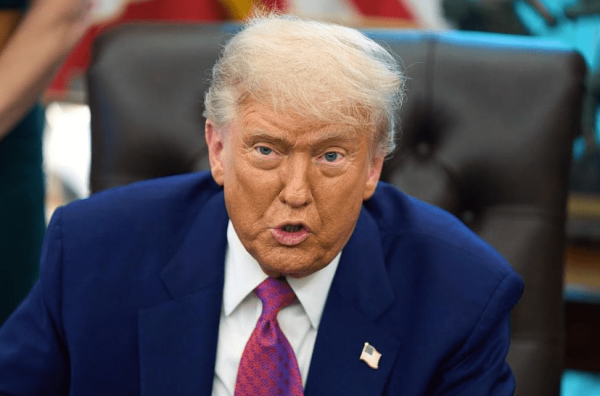 驰盈策略 美国总统特朗普称对印度征收25%关税